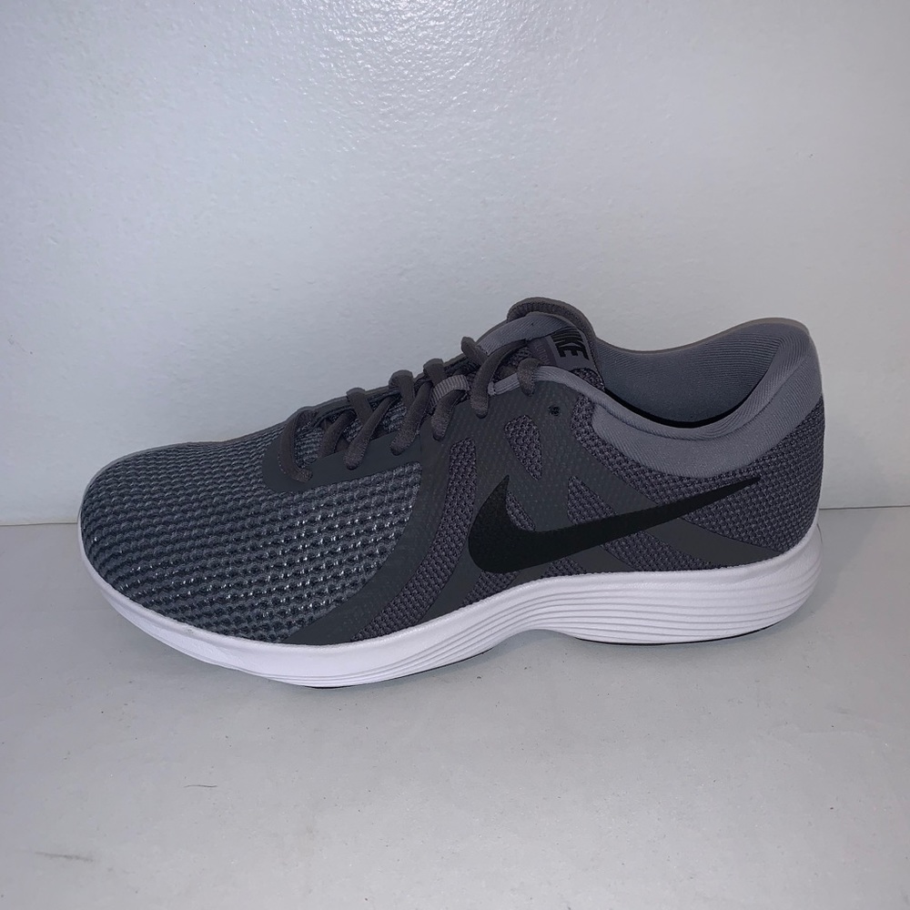 Nike revolution 4 (4E)